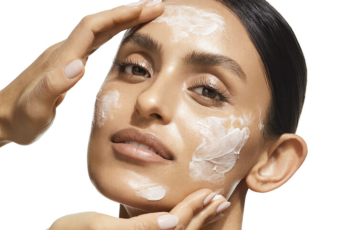 If You’re in Your 40s, Try This Nighttime Skincare Routine